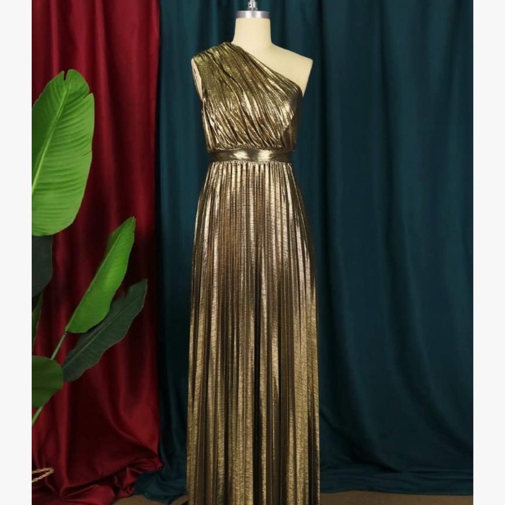 Elegant Gold One-Shoulder Gown